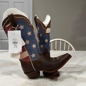 NWT USA Shyanne Cowgirl Boots size 6.5. New with tags in box.